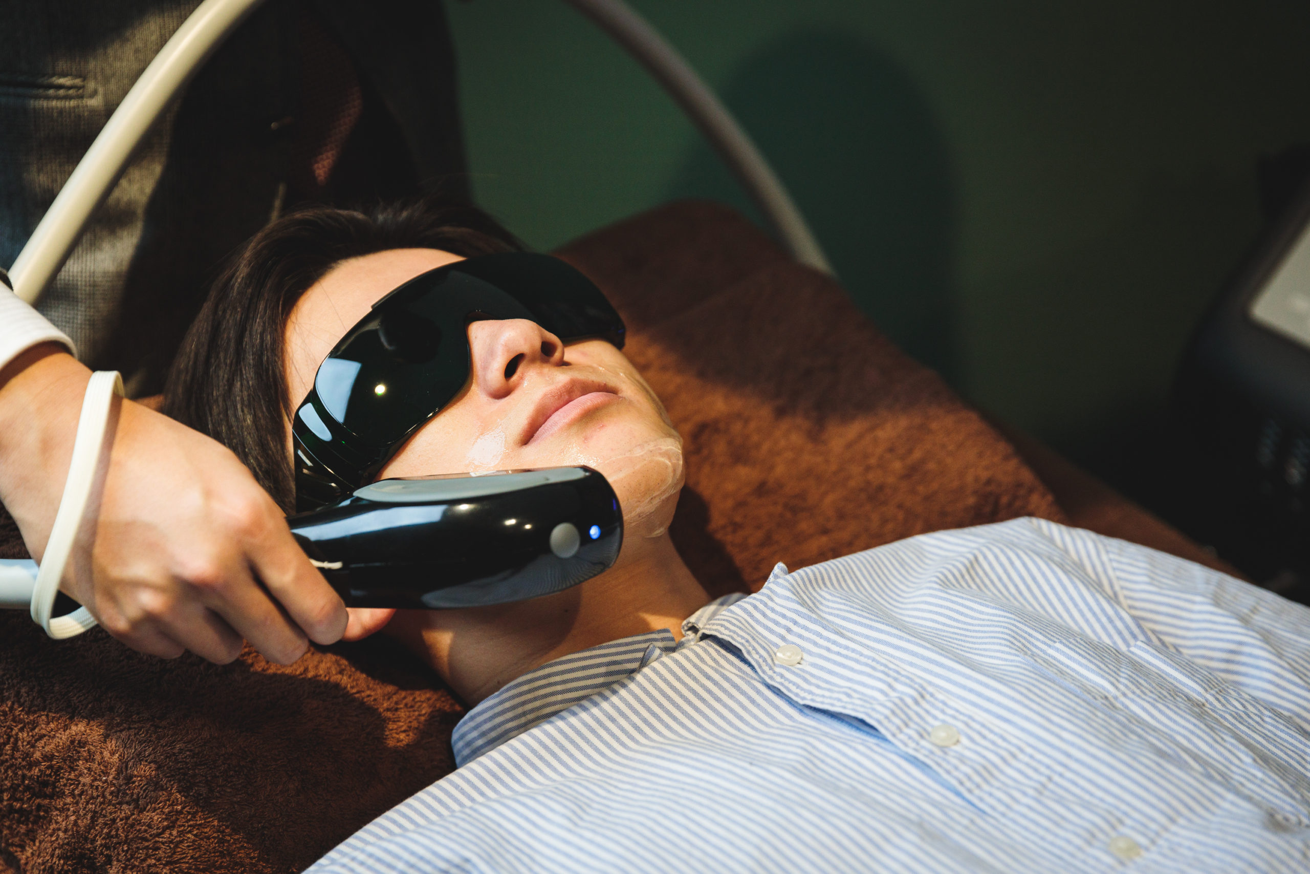 【神戸・姫路】メンズ顔脱毛は痛い？対処法やかかる費用を解説！