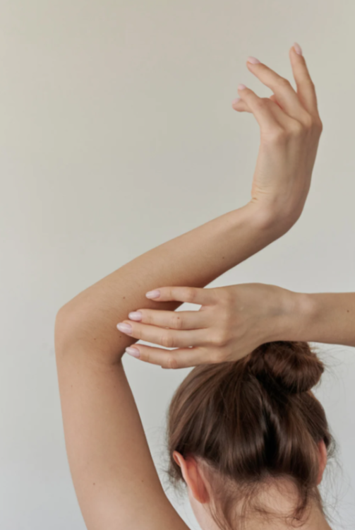 二の腕　ざらつき